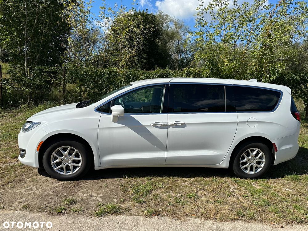 Chrysler Pacifica - 2