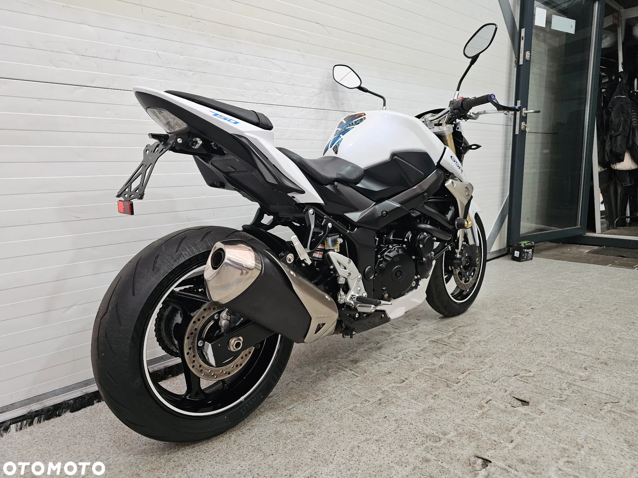 Suzuki GSR - 22