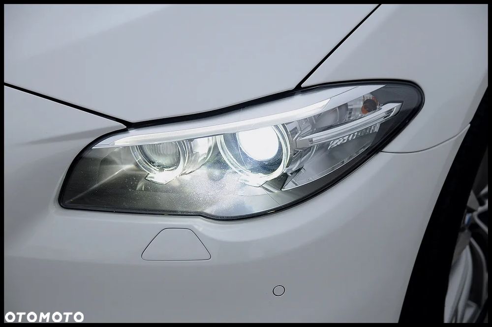 BMW Seria 5 528i - 24