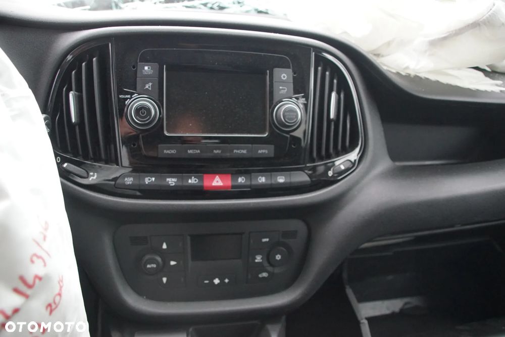 Auto na części - Fiat Doblo II Maxi Lift 1.6 MultiJet 120 KM 940C1000 C635 612A 2019R Silnik Skrzynia Drzwi Błotnik Zderzak Lampa Lusterko Klamka Szyba Deska Kokpit Sterownik Moduł Czujnik Licznik Wyświetlacz Panel Kierownica - 11