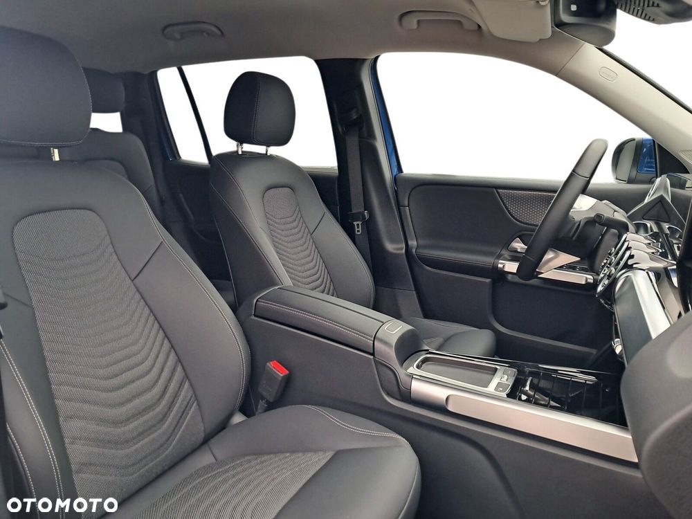 Mercedes-Benz GLB - 12