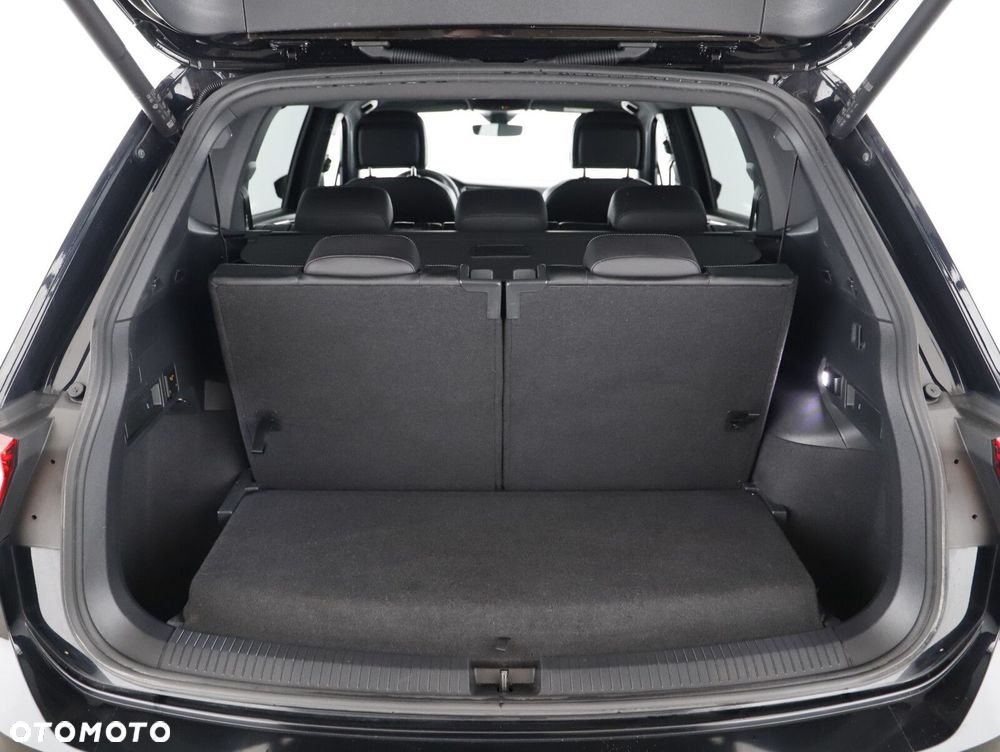 Volkswagen Tiguan Allspace - 16