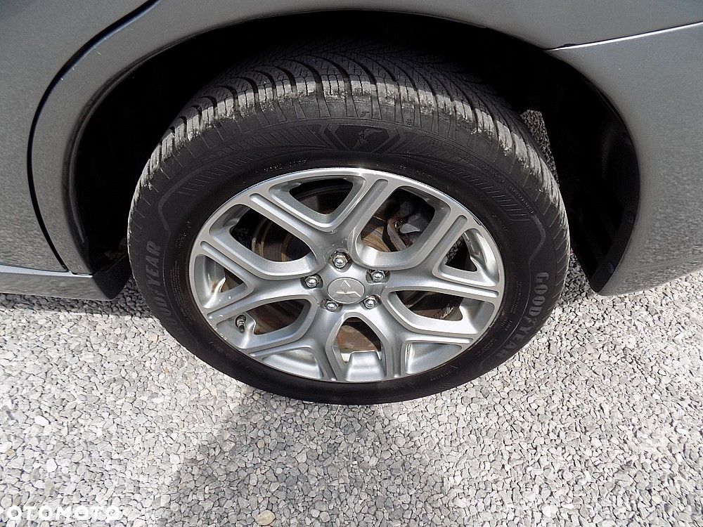 Mitsubishi Outlander 2.0 4WD Top - 22