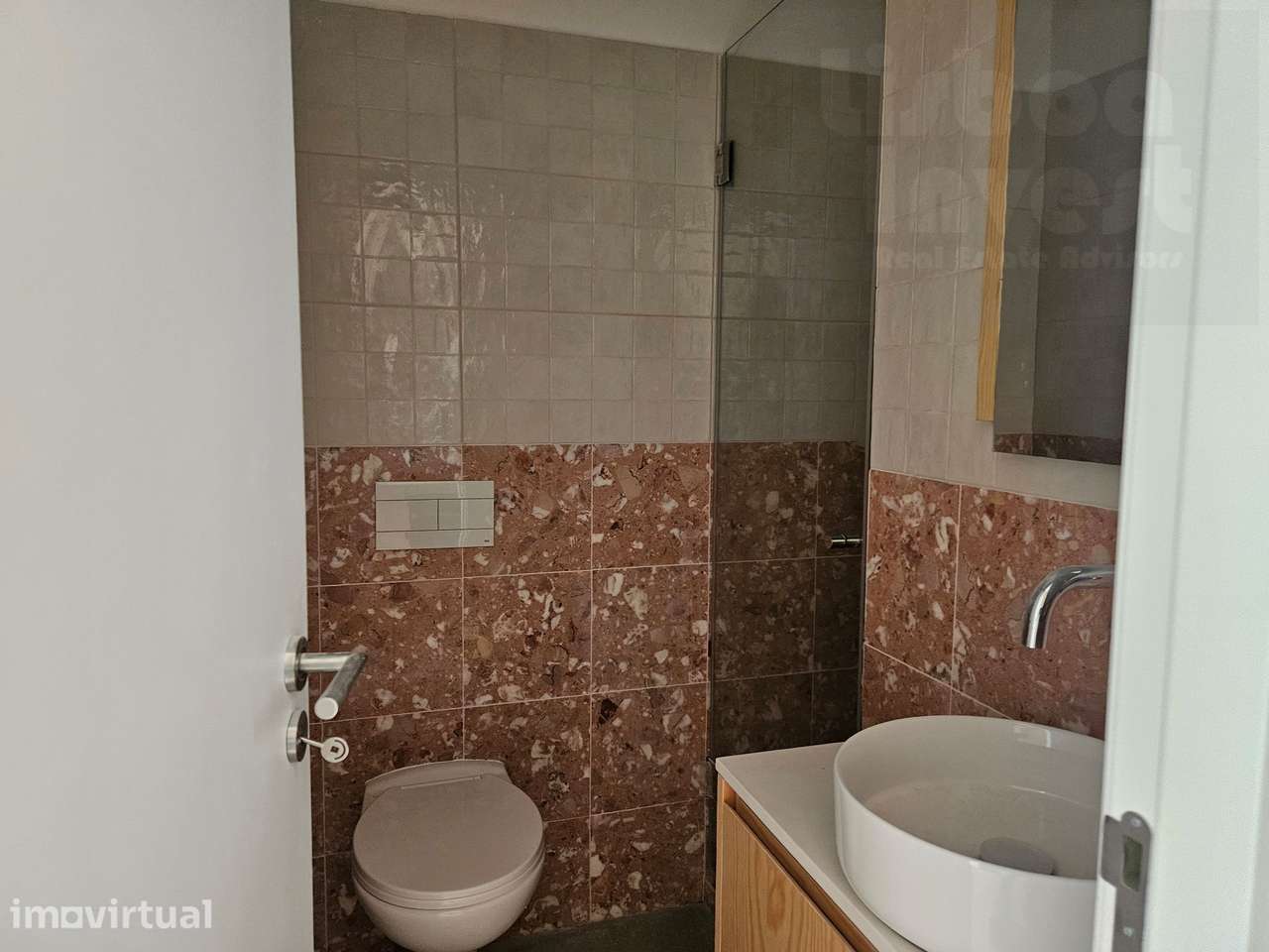 Vendo T1  remodelado em predio totalmente remodelado - Grande imagem: 4/14