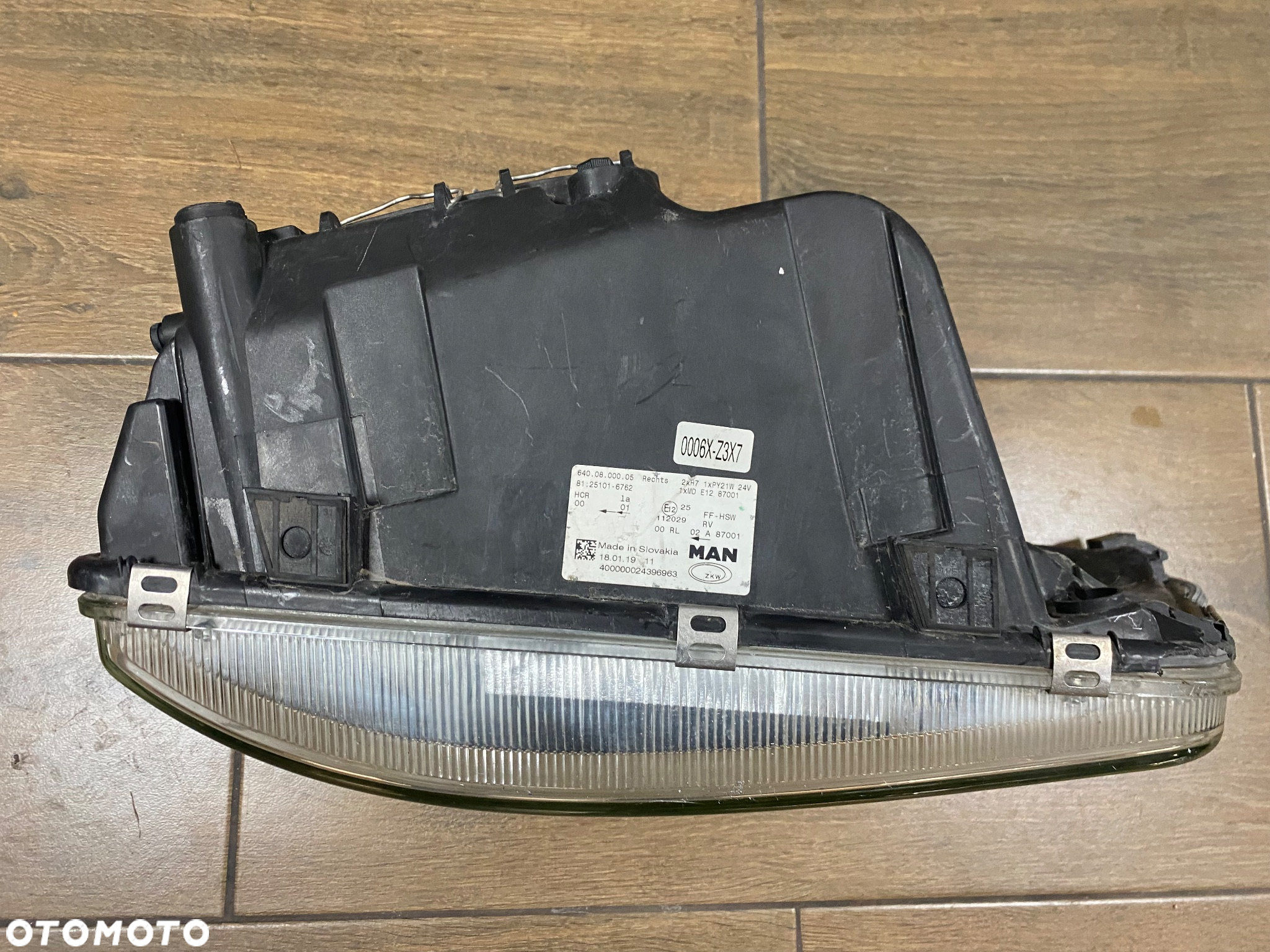 REFLEKTOR LAMPA PRZÓD MAN TGX E6 LISTWA LED PRAWA ORG. - 2