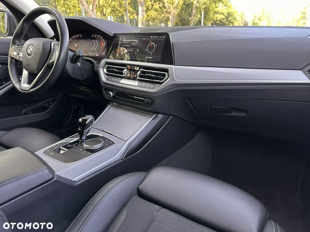 BMW Seria 3 318i Sport Line - 23