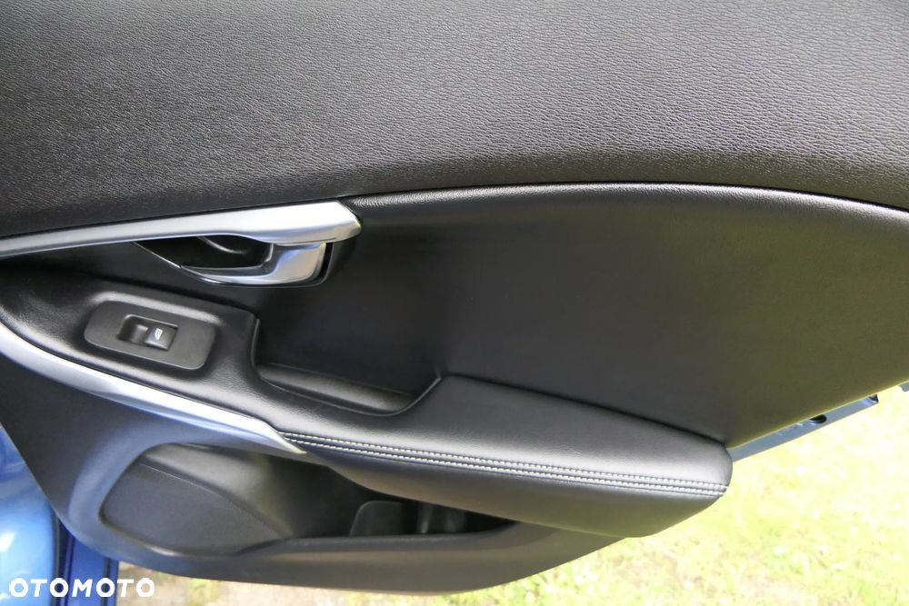 Volvo V40 D3 Drive-E SCR R-Design Momentum - 33