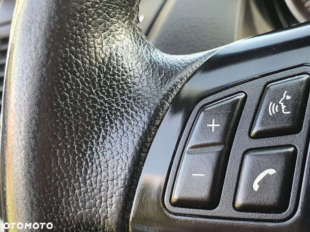 BMW X1 sDrive18d xLine - 28