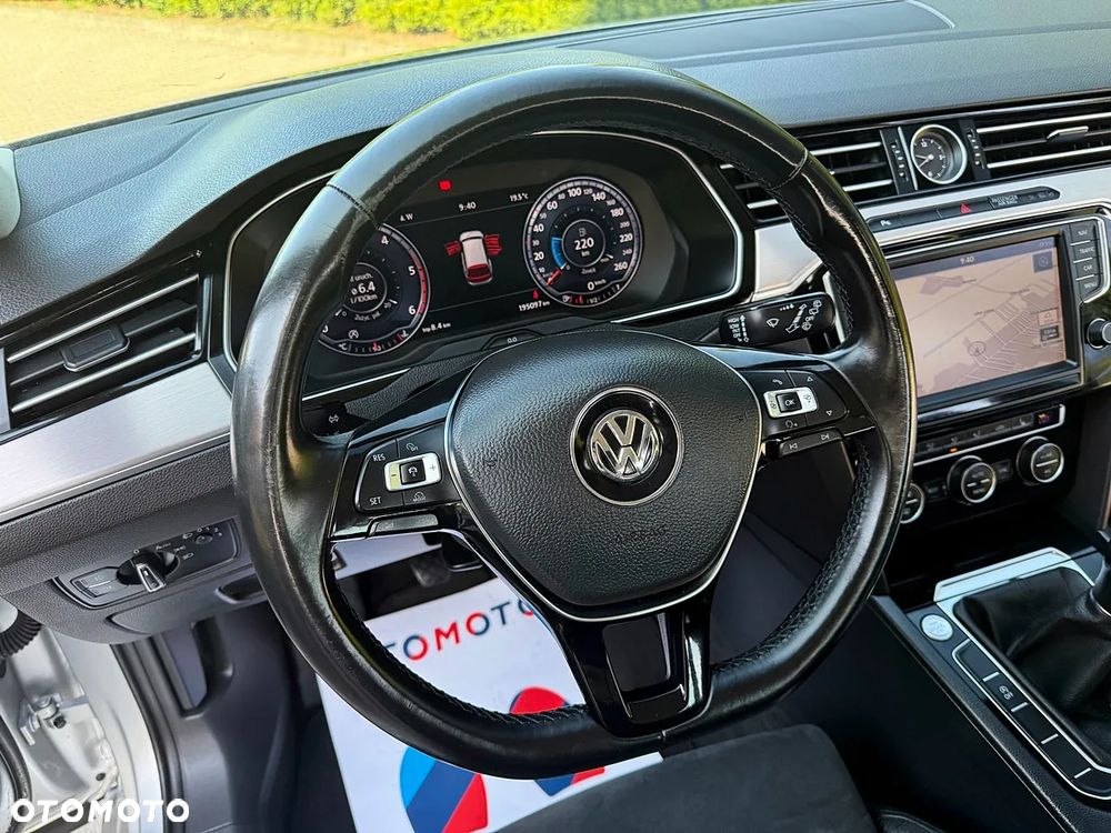 Volkswagen Passat Variant 2.0 TDI (BlueMotion Technology) Highline - 23