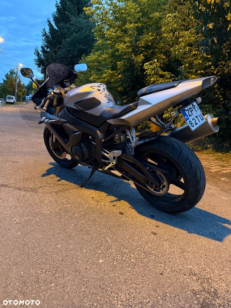 Yamaha R1 - 4
