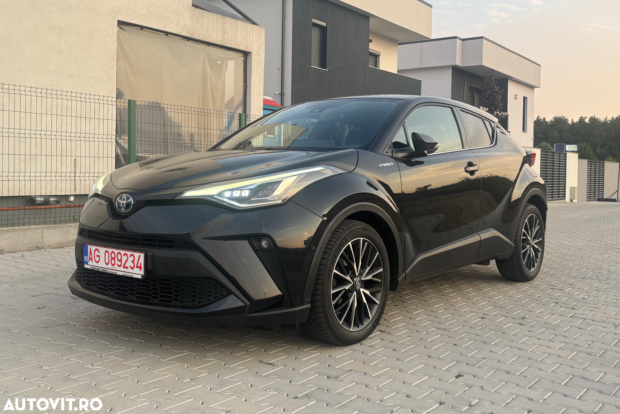 Toyota C-HR 2.0 Hybrid Lounge - 2