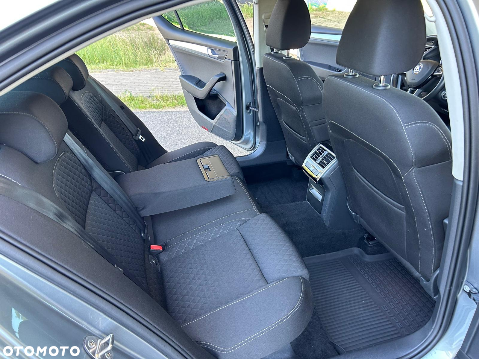 Skoda Superb 1.8 TSI DSG Ambition - 27