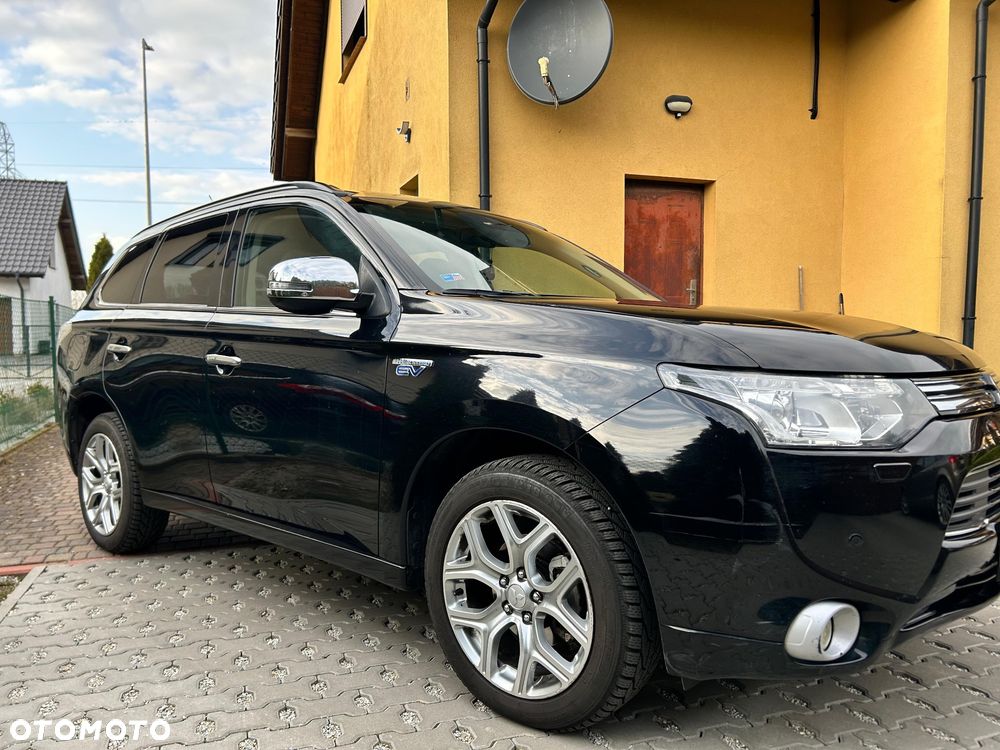 Mitsubishi Outlander Instyle NAVI + - 4