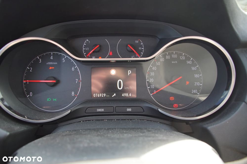 Auto na części - Opel Grandland X I 1.2 Turbo 130 KM B12XHT 20GE35 G80 2018R Silnik Skrzynia Drzwi Błotnik Klapa Zderzak Lampa Lusterko Klamka Szyba Panorama Deska Kokpit Sterownik Moduł Czujnik Licznik Wyświetlacz Panel Kierownica - 11