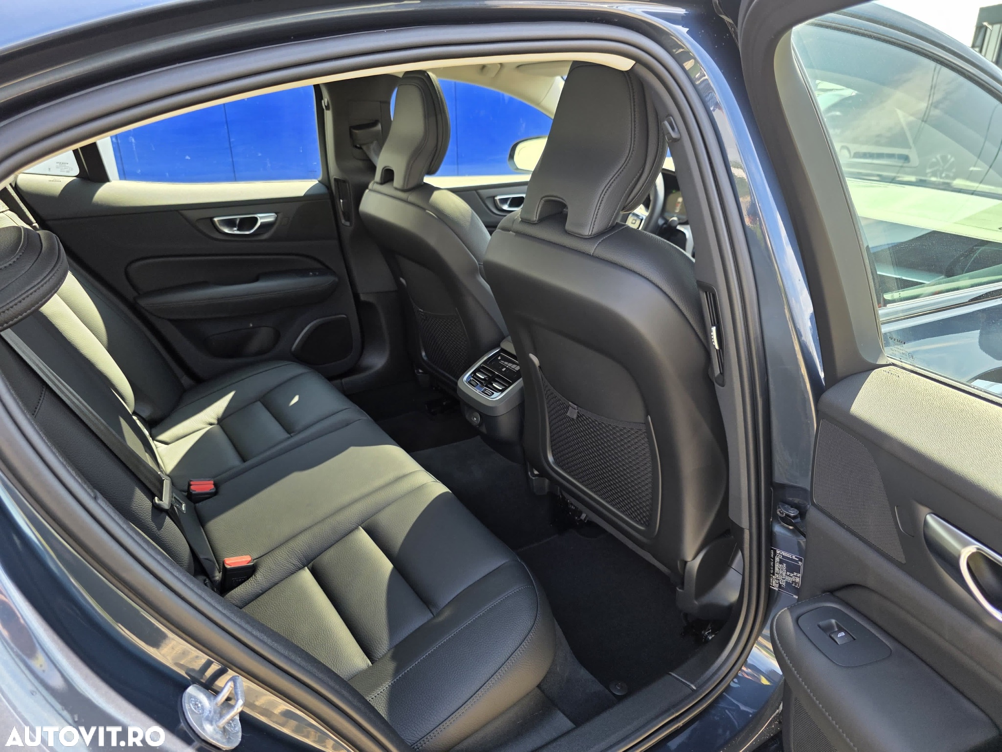 Volvo S60 B5 B AWD Ultimate Dark - 36