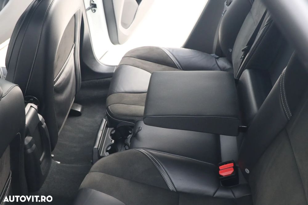 Volvo V40 D3 Geartronic RDesign - 11