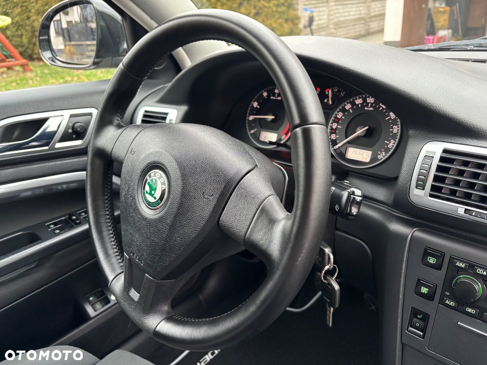 Skoda Superb 2.0 Comfort - 23