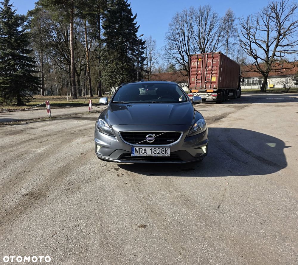Volvo V40 D2 R Design - 18