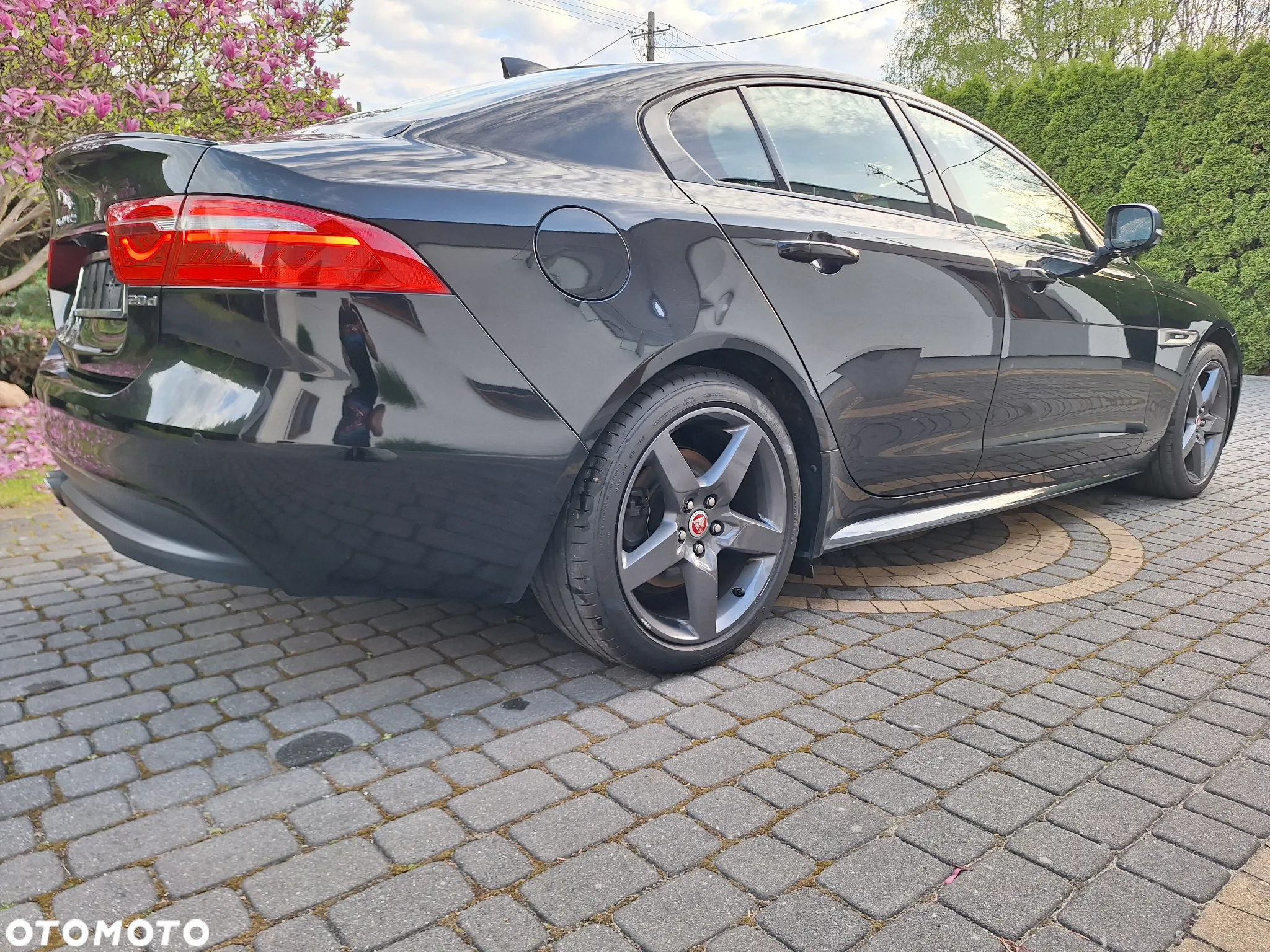 Jaguar XE 2.0 D R-Sport - 4