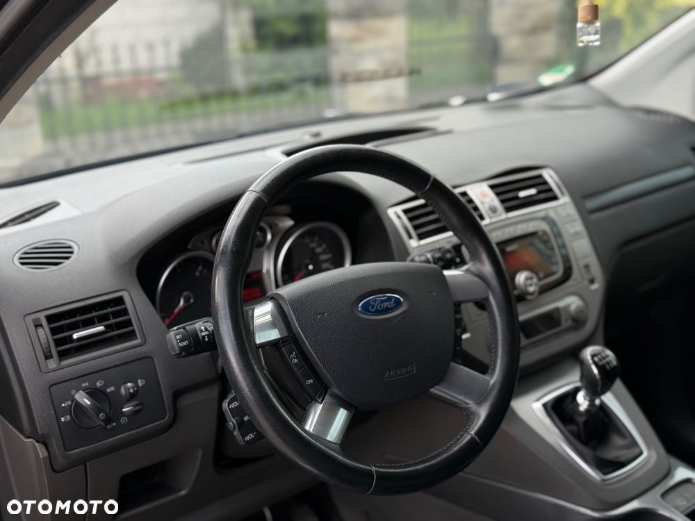 Ford Kuga 2.0 TDCi 2x4 Titanium - 8