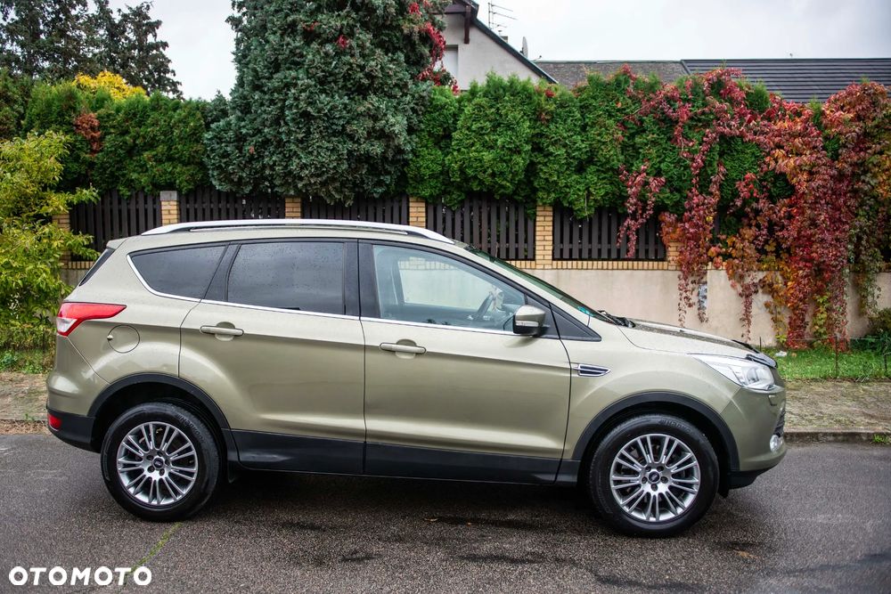 Ford Kuga 2.0 TDCi 2x4 Titanium - 4