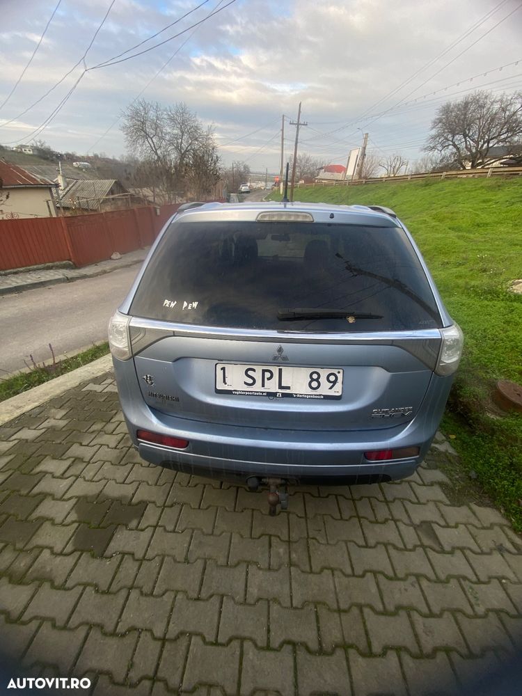 Mitsubishi Outlander - 3