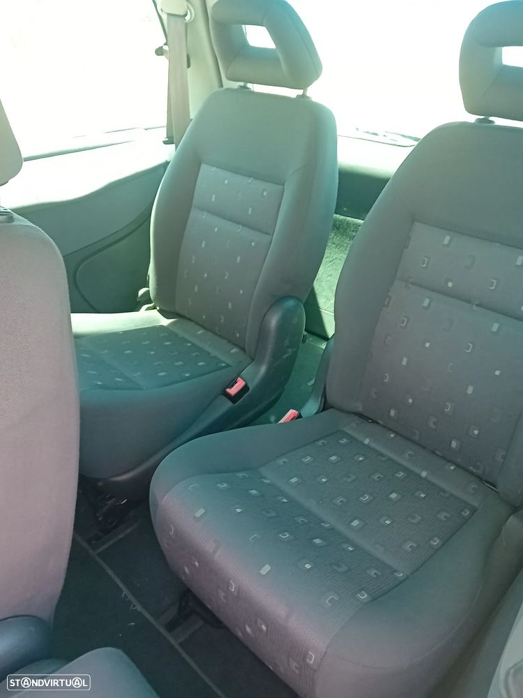 VW Sharan 2.0 TDI Confortline - 4