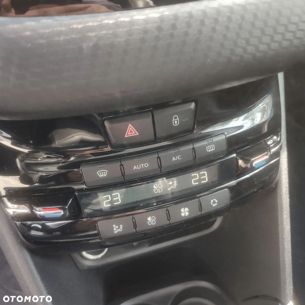 Peugeot 2008 1.2 Pure Tech Allure S&S EAT6 - 25
