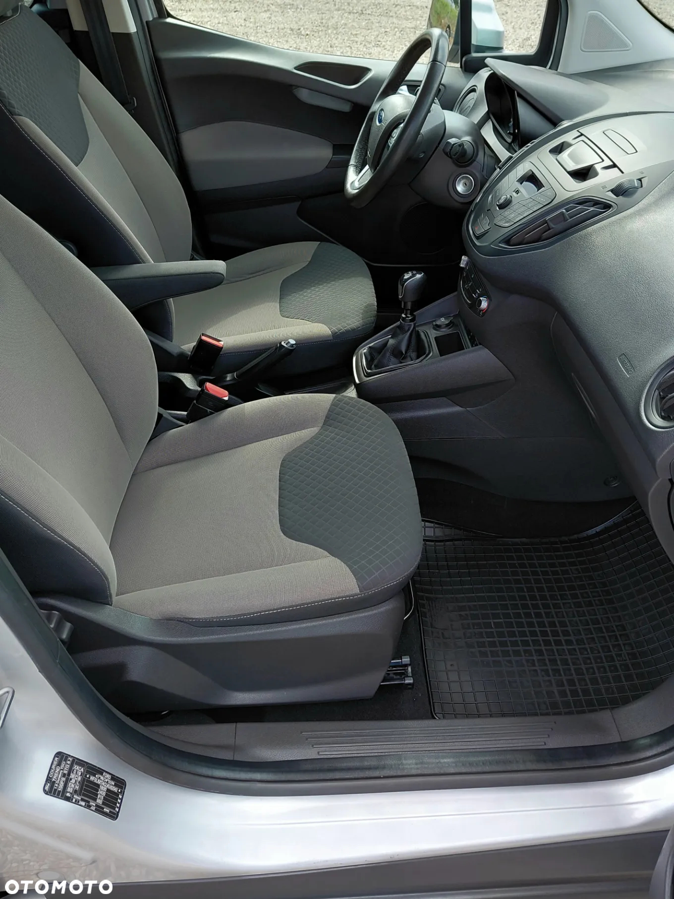 Ford Tourneo Courier 1.5 TDCi Trend - 19