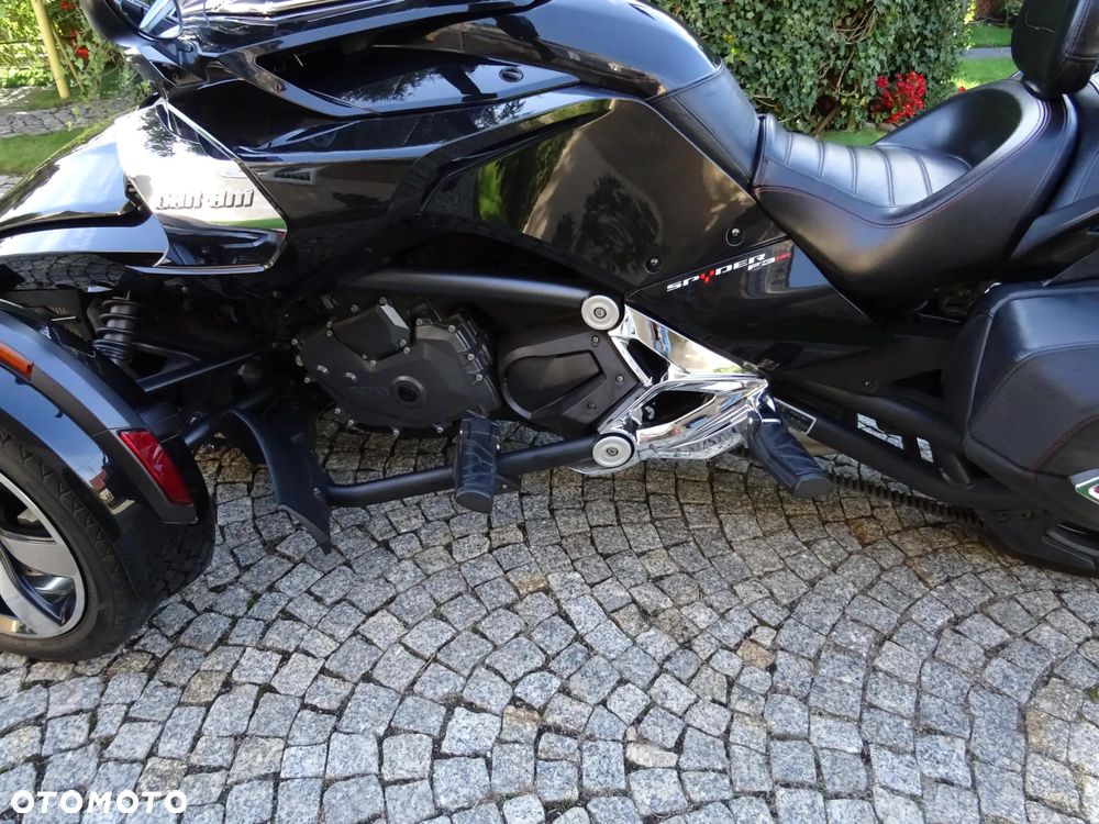 Can-Am Spyder - 18