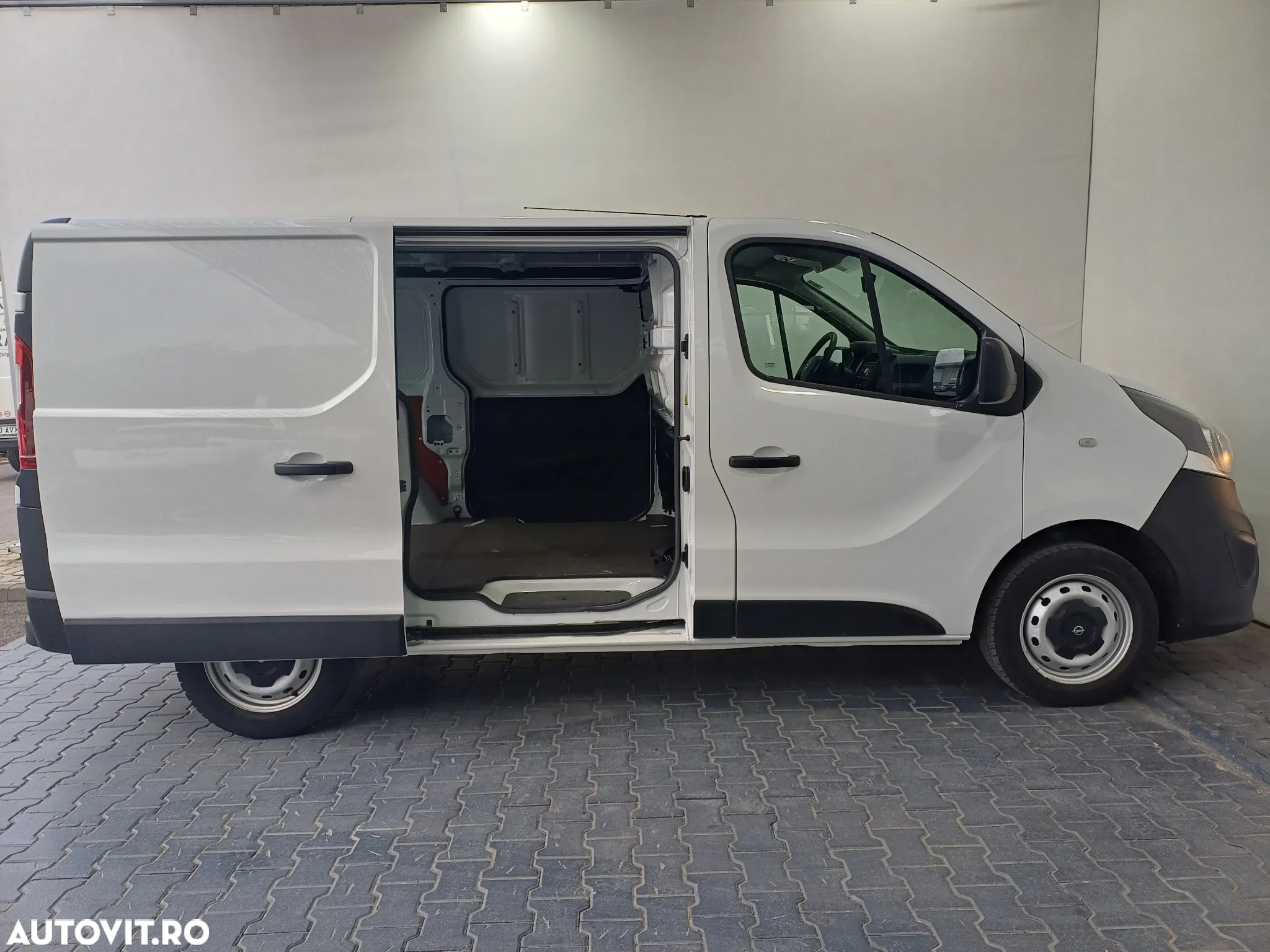 Opel Vivaro - 15
