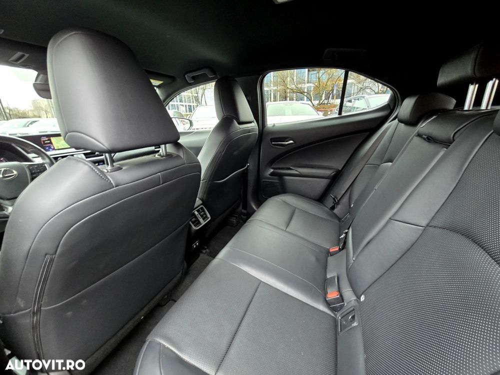 Lexus UX 250h Luxury Line - 25