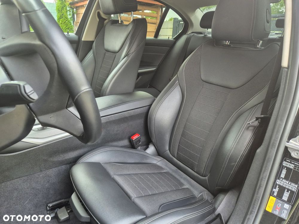 BMW Seria 3 330e M Sport - 4