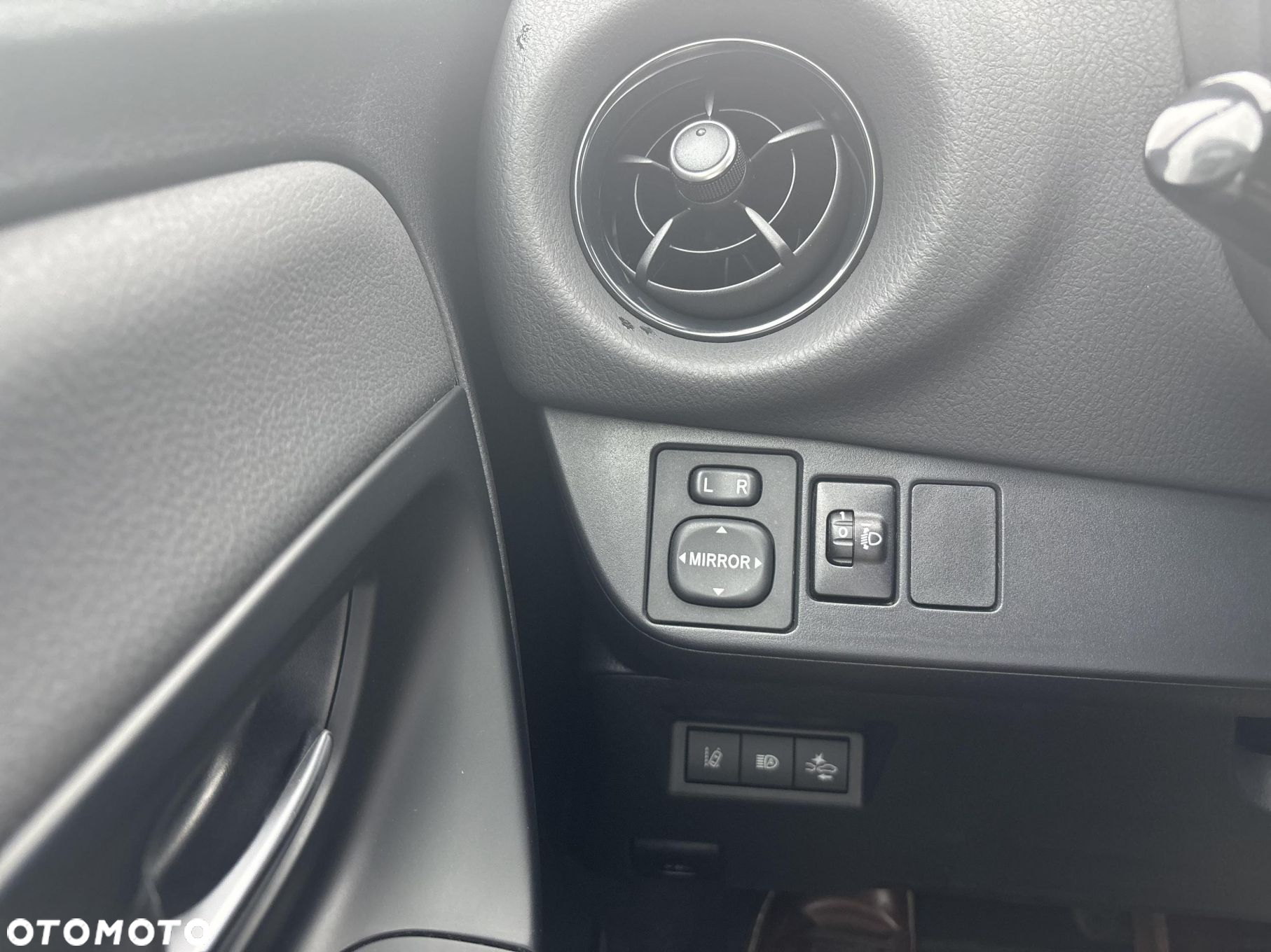 Toyota Yaris - 19