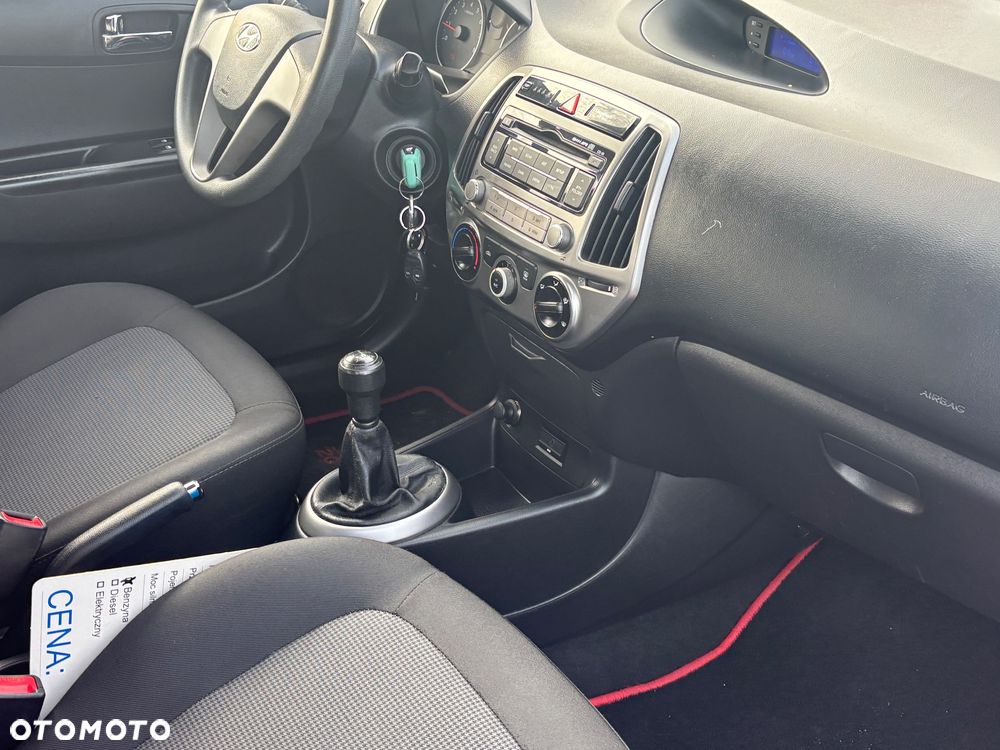 Hyundai i20 1.2 Fifa World Cup Edition - 31