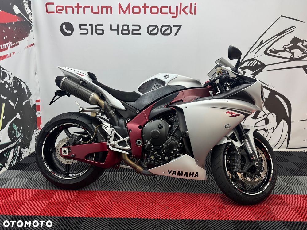 Yamaha R1 - 2