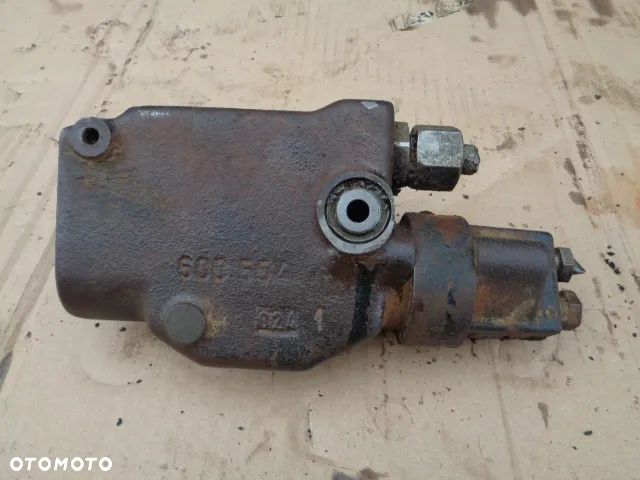 Zawór hamulcowy hydrauliczny przyczepy Case MX100C - 6