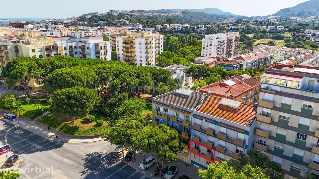 Apartamento T2 com varanda e muita luz natural no Bairro do Liceu | Av - Grande imagem: 2/31