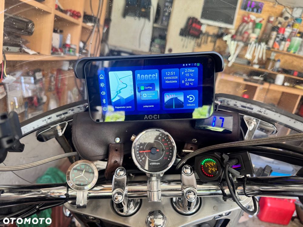 Suzuki Intruder - 17