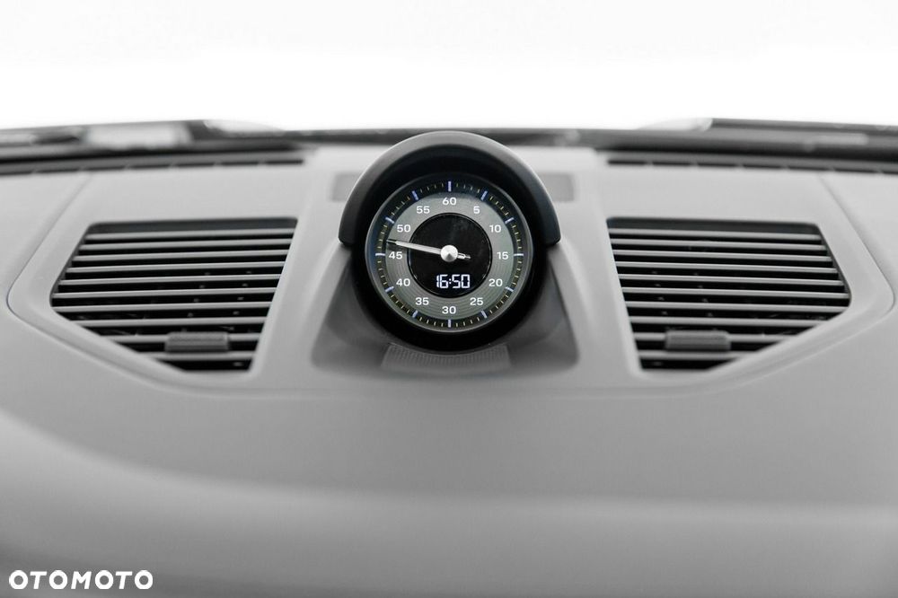 Porsche 911 GT3 Touring PDK - 35