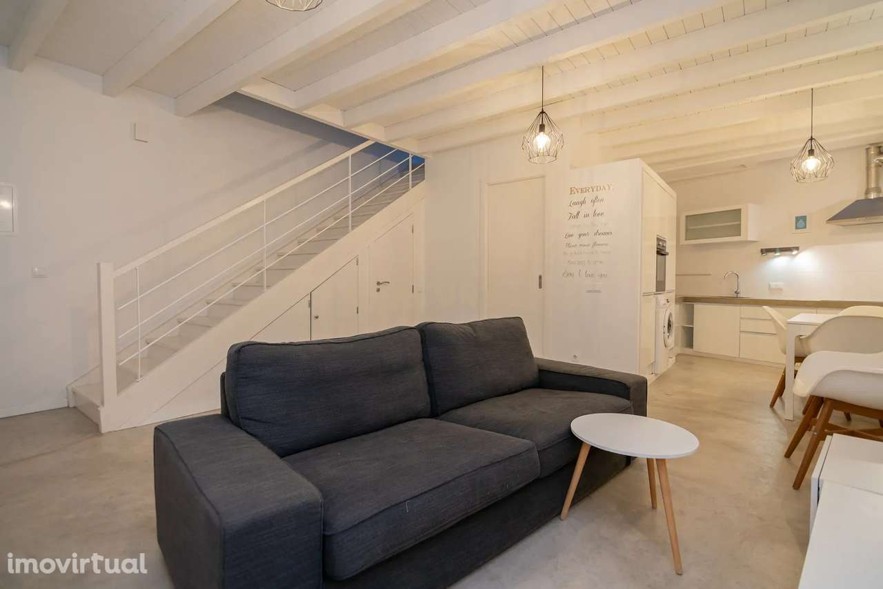 NAO PERCA ESTA GRANDE OPORTUNIDADE! FABULOSA MORADIA TOTALMENTE REMODE - Grande imagem: 2/35