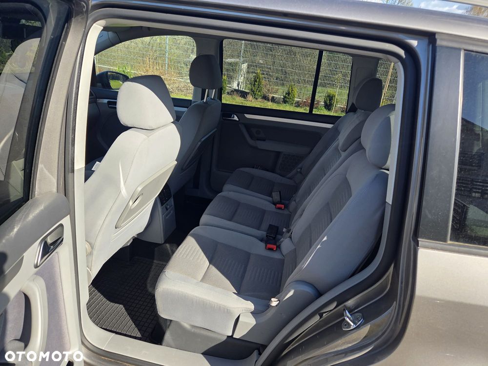 Volkswagen Touran 2.0 TDI DPF Highline DSG - 10