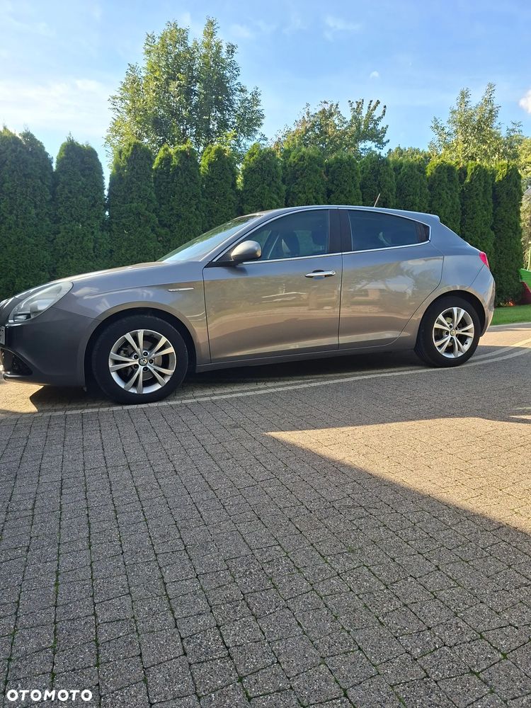 Alfa Romeo Giulietta 2012 photo 2