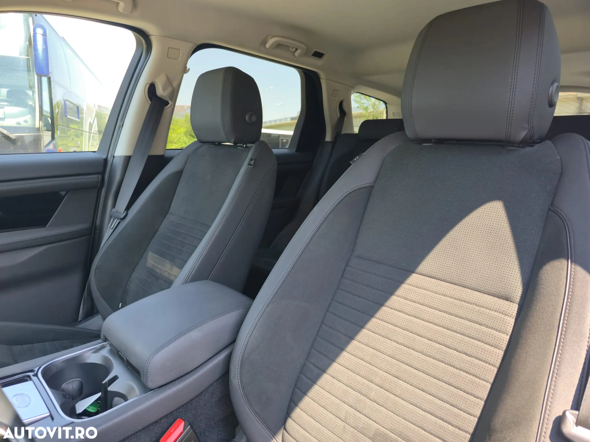 Land Rover Discovery Sport 2.0 D165 MHEV SE - 16