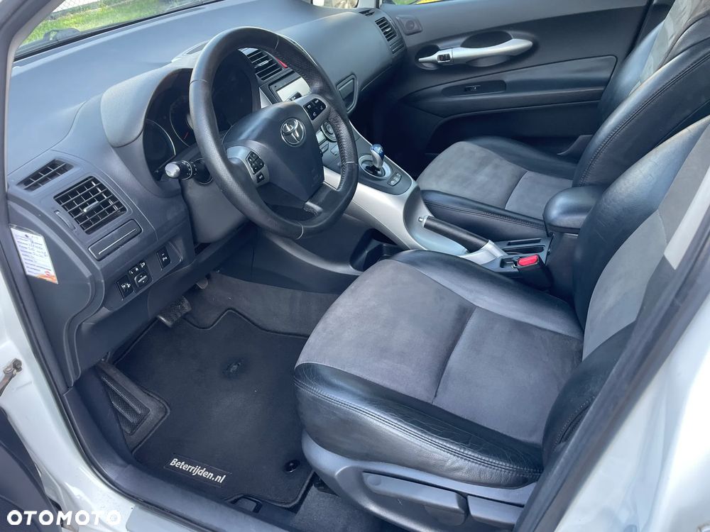 Toyota Auris - 11
