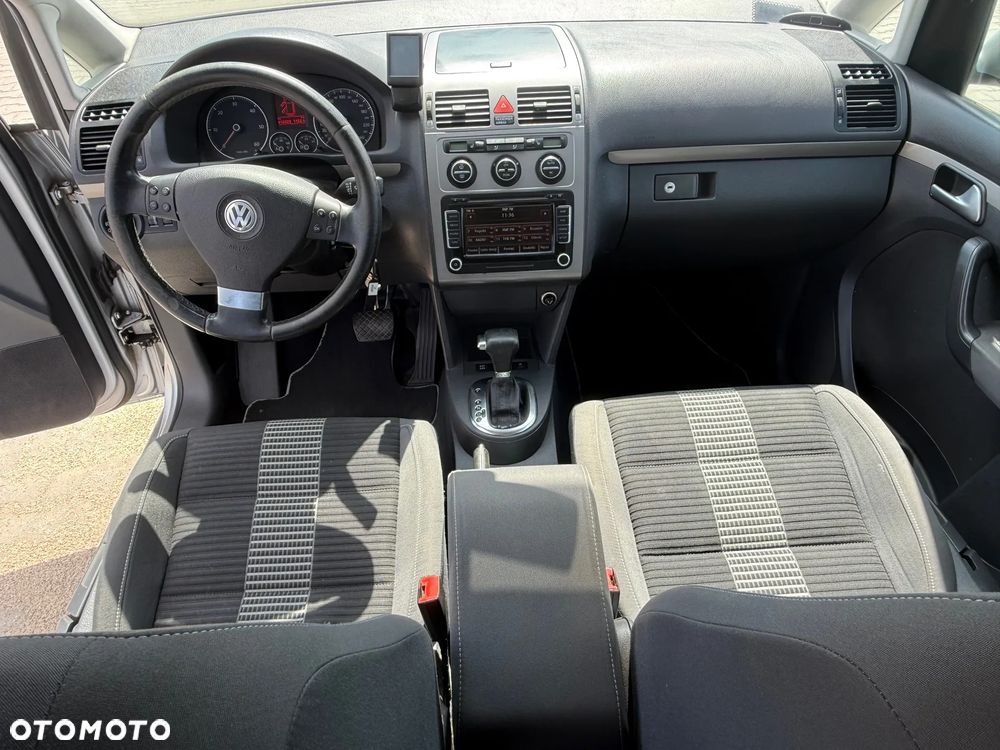Volkswagen Touran 2.0 TDI DSG United - 6