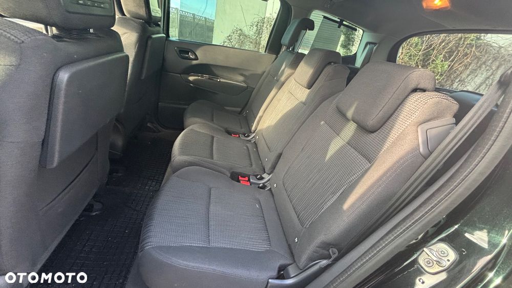 Peugeot 5008 1.6 THP Family 7os - 16