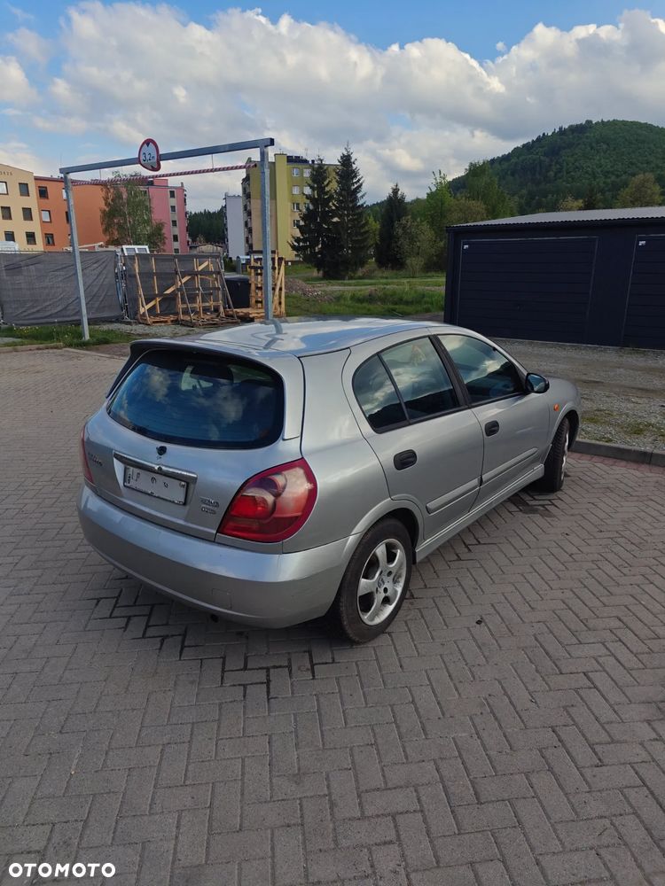 Nissan Almera 1.5 Visia + - 5