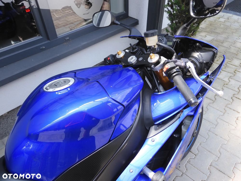 Yamaha R1 - 13