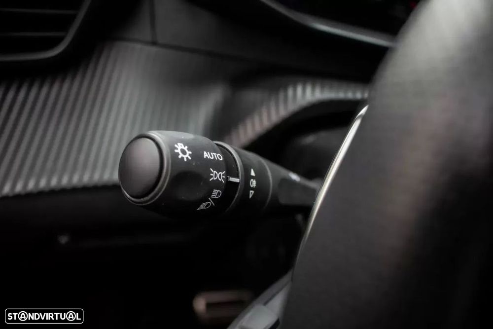 Peugeot 208 1.2 Hybrid GT e-DCS6 - 16